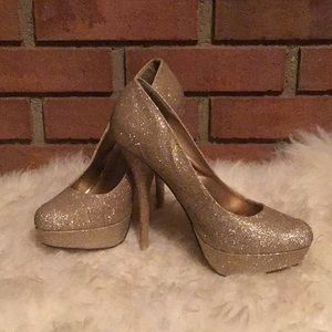 Gold Glitter High Heeled Shoe